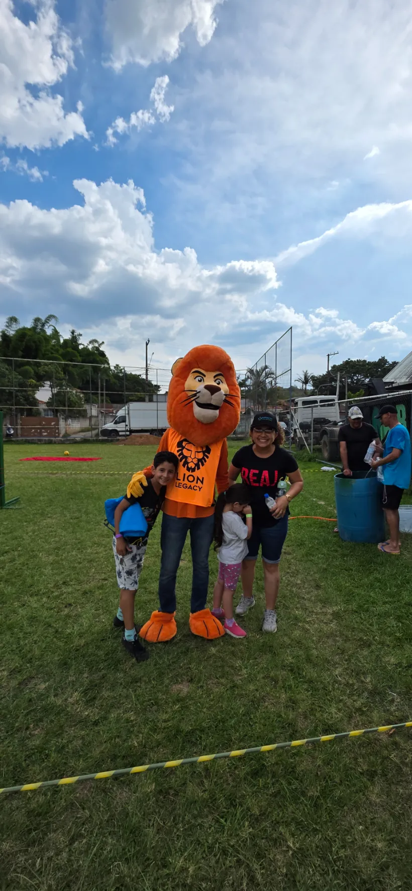Kids Games — mascote Lion Legacy com famílias